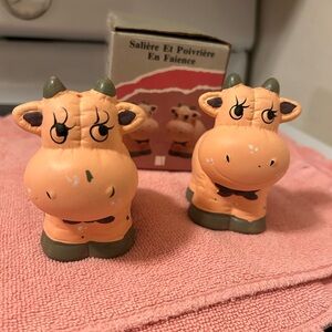 Vintage Cute Cow Salt and Pepper Shakers